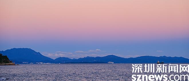 深圳：海滨栈道迂回入城 七彩晚霞迷人如梦