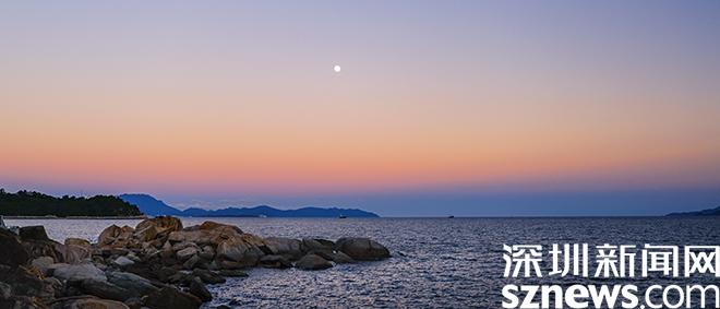深圳：海滨栈道迂回入城 七彩晚霞迷人如梦