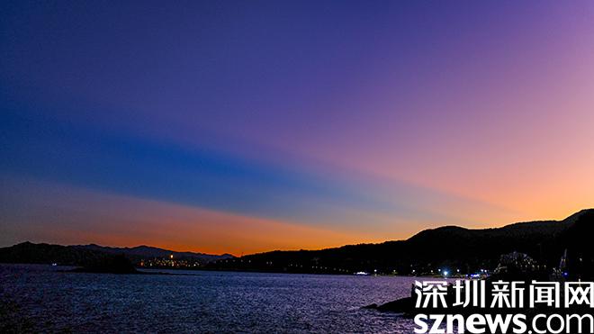 深圳：海滨栈道迂回入城 七彩晚霞迷人如梦