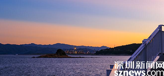 深圳：海滨栈道迂回入城 七彩晚霞迷人如梦