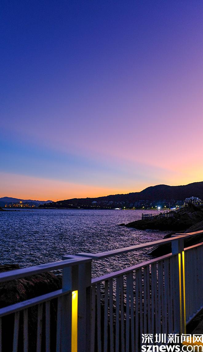 深圳：海滨栈道迂回入城 七彩晚霞迷人如梦