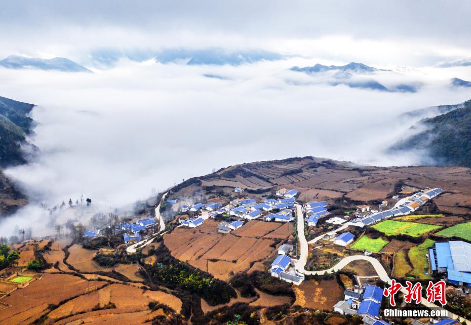 镜头下的四川大凉山：凉山的乡村路