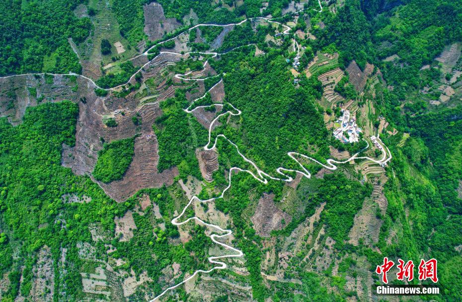 镜头下的四川大凉山：凉山的乡村路