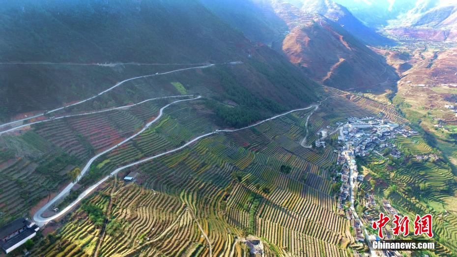 镜头下的四川大凉山：凉山的乡村路