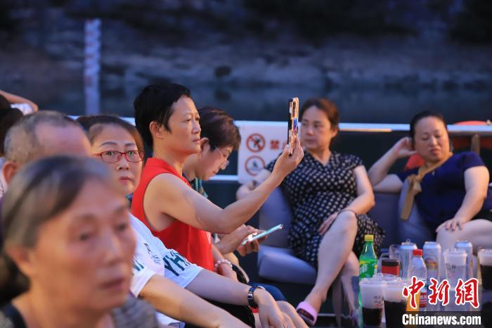 重庆乌江画廊酉阳段夜游首航