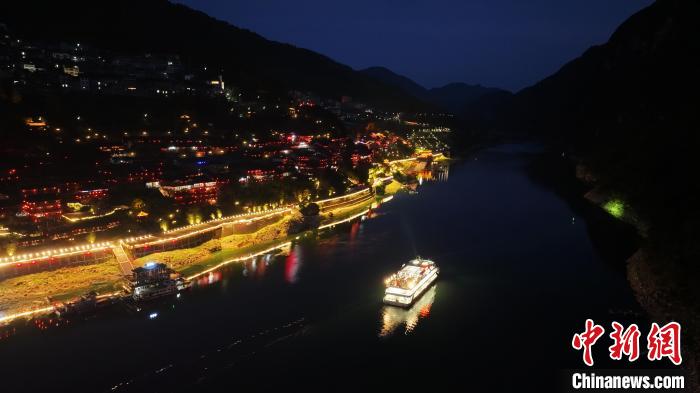 重庆乌江画廊酉阳段夜游首航
