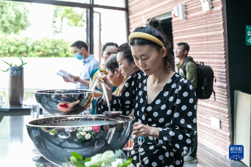 云南弥勒：葡萄飘香引客来