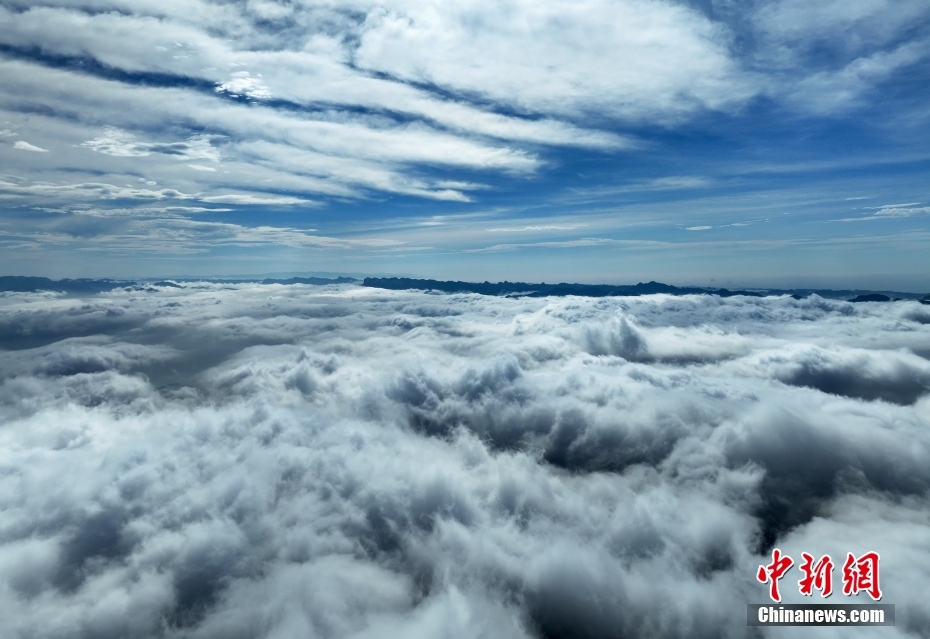 湖北秭归：三峡大坝上空云海奔涌