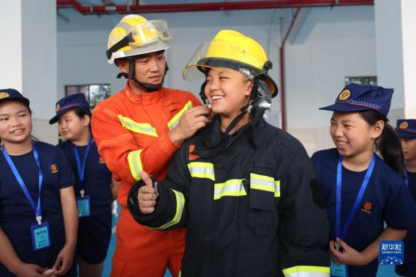 福建厦门：消防夏令营 快乐过暑期