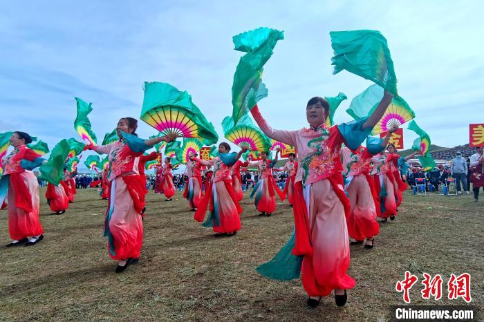 首届中国原子城文化艺术旅游季在青海湖北岸启幕