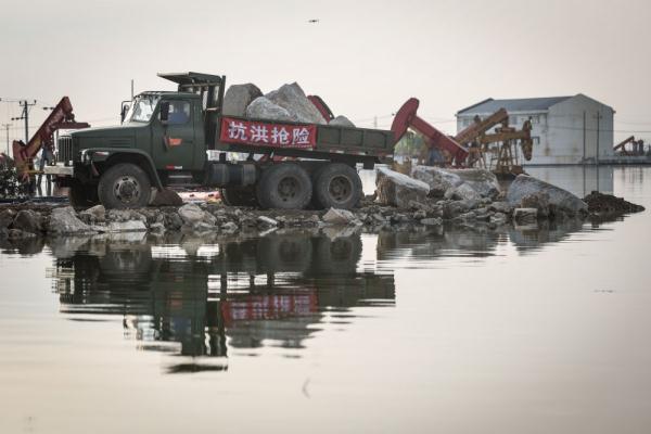 辽宁绕阳河溃口封堵完成合龙