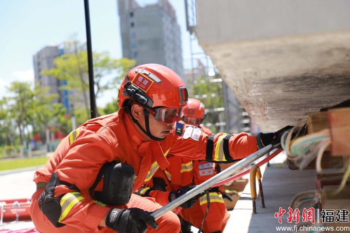 备战“火焰蓝”比武 看森林消防员“阶段性考核”现场 烈日下激情似火彰显无限风采