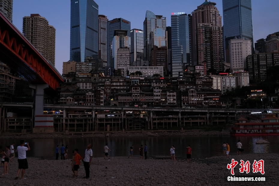 重庆洪崖洞暂停景观照明