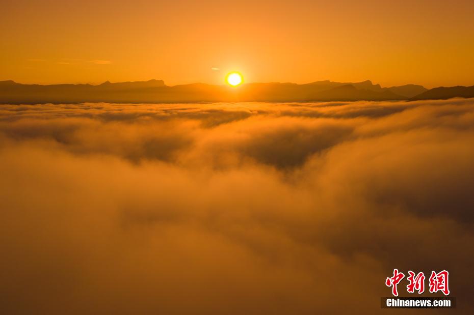 山西：秋雨之后 太行山脉出现云海奇观