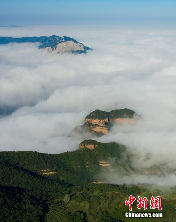 山西：秋雨之后 太行山脉出现云海奇观