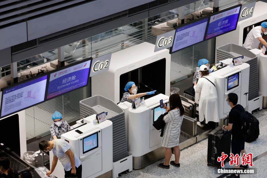 受台风“梅花”影响 上海两大机场五成以上航班调减取消