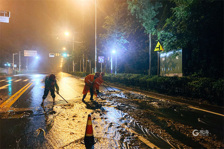 致敬！台风过后，他们彻夜“修复”城市容颜