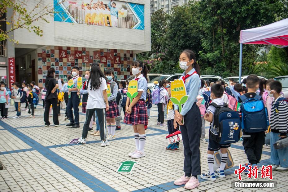 四川成都有序恢复生产生活秩序 城市烟火归来