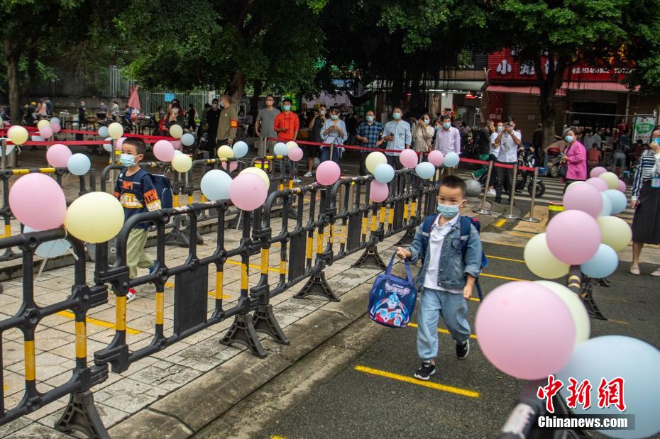 四川成都有序恢复生产生活秩序 城市烟火归来