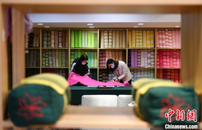 河北赞皇原村土布纺织技艺带动逾2500名村民就业