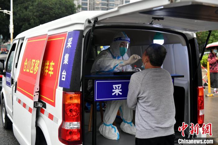 福州：移动应急核酸采样车助力疫情防控