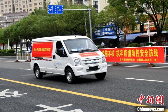 福州：移动应急核酸采样车助力疫情防控