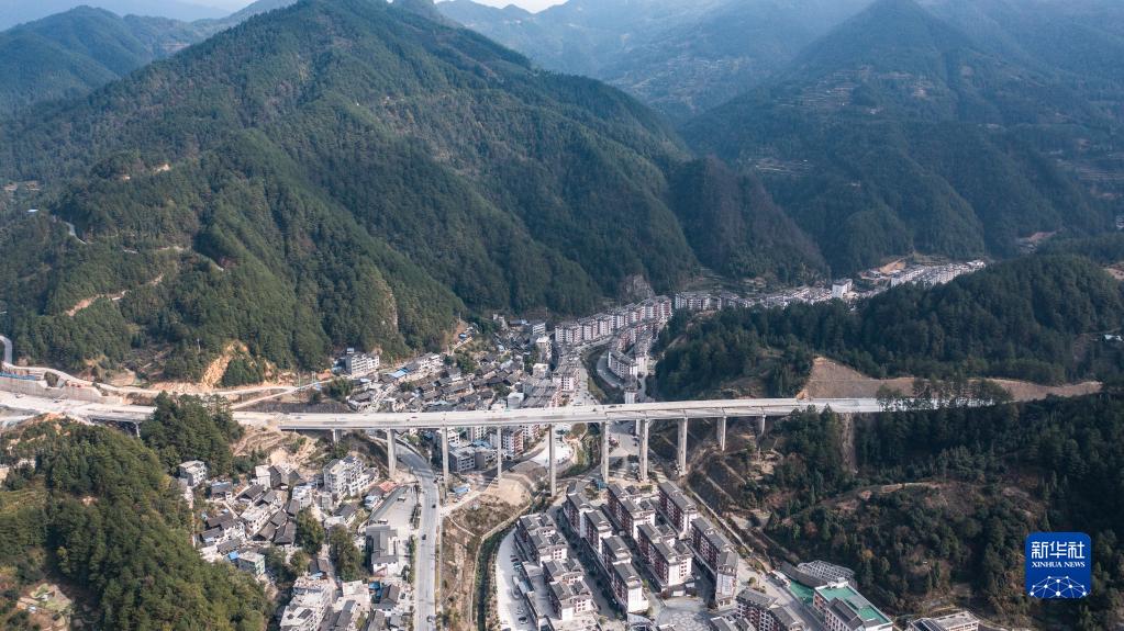 贵州：雷榕高速建设有序推进