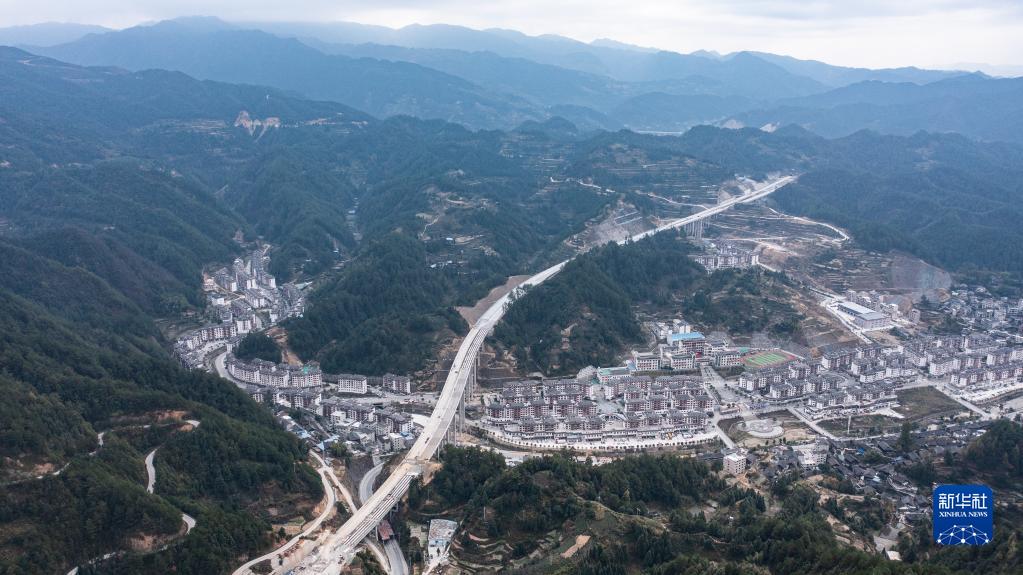 贵州：雷榕高速建设有序推进