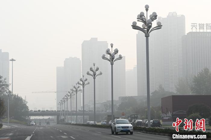 大雾笼罩重庆主城区