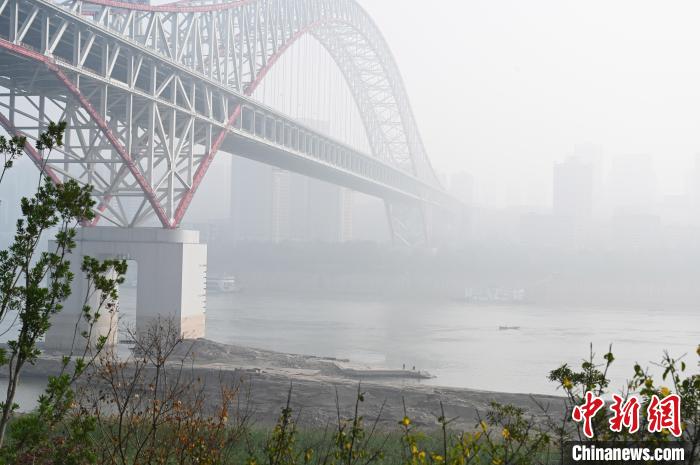 大雾笼罩重庆主城区