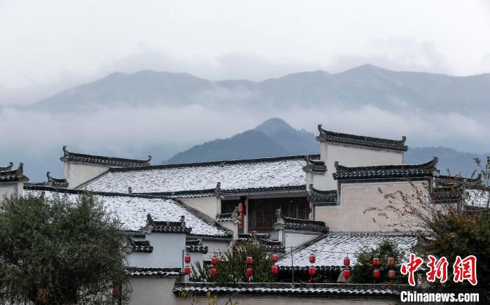 安徽黄山：雪染宏村 淡雅如画