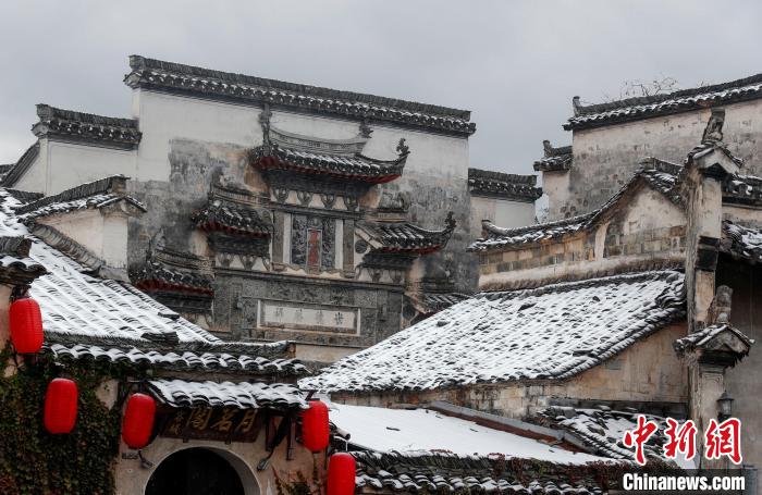安徽黄山：雪染宏村 淡雅如画