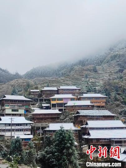 寒潮抵达广西 大山苗乡变“雪乡”