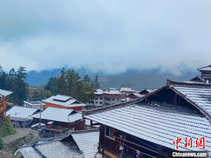 寒潮抵达广西 大山苗乡变“雪乡”