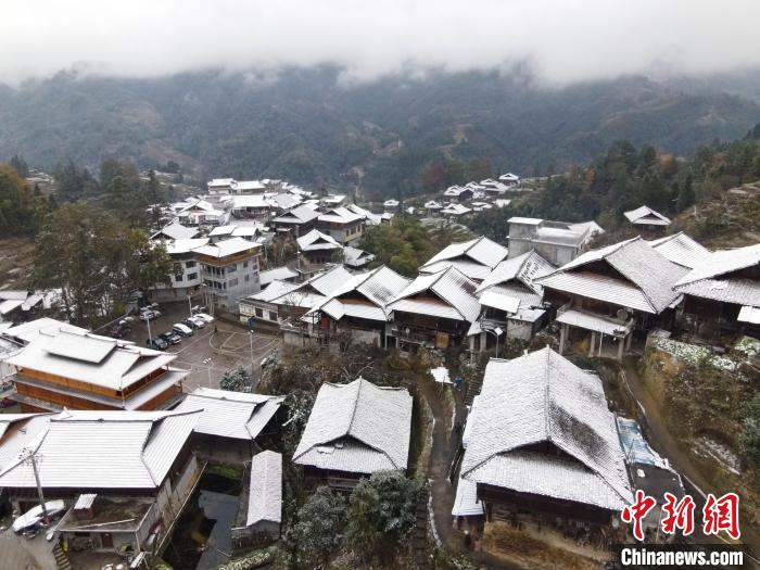 寒潮抵达广西 大山苗乡变“雪乡”