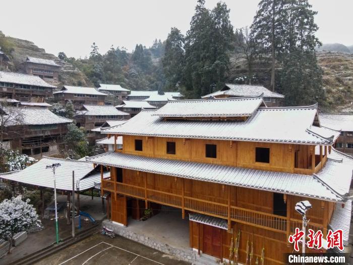 寒潮抵达广西 大山苗乡变“雪乡”