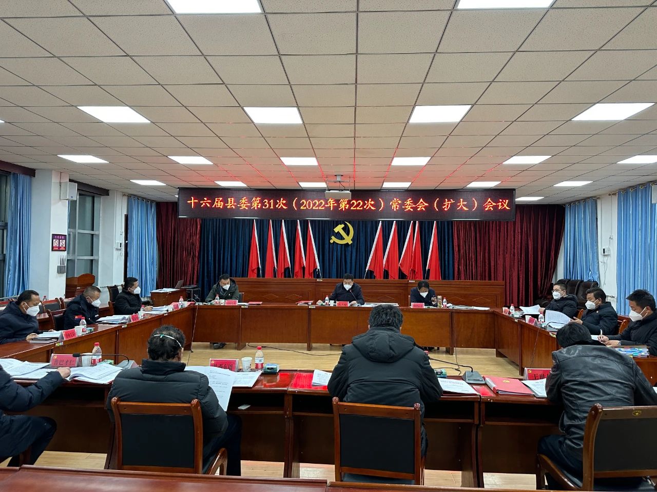 青海省囊谦县委常委会召开会议 石大存主持