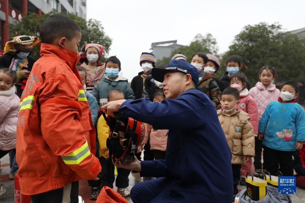 萌娃学消防 平安度寒假