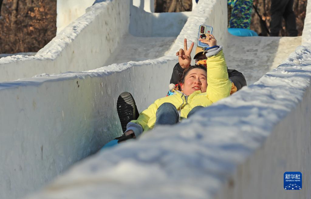 新华全媒+｜冰雪经济带动辽宁冬季旅游复苏