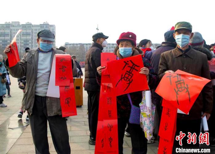 “甲骨之乡”发放6000幅甲骨文“福”字文化春联