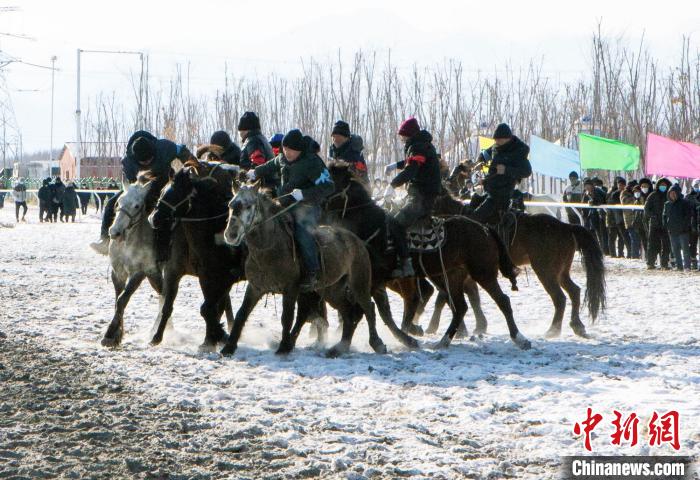 新疆精河县举办冰雪“那达慕”为冬季旅游“添把火”