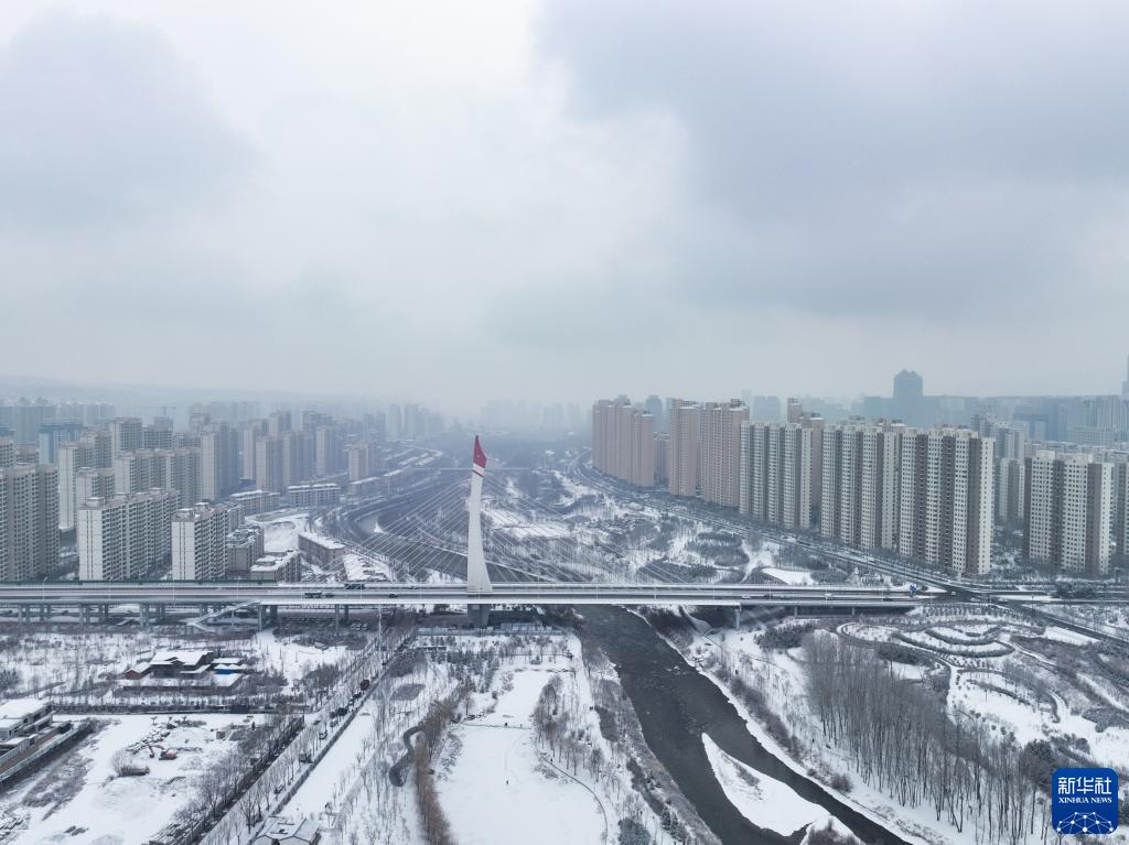 西宁迎来降雪