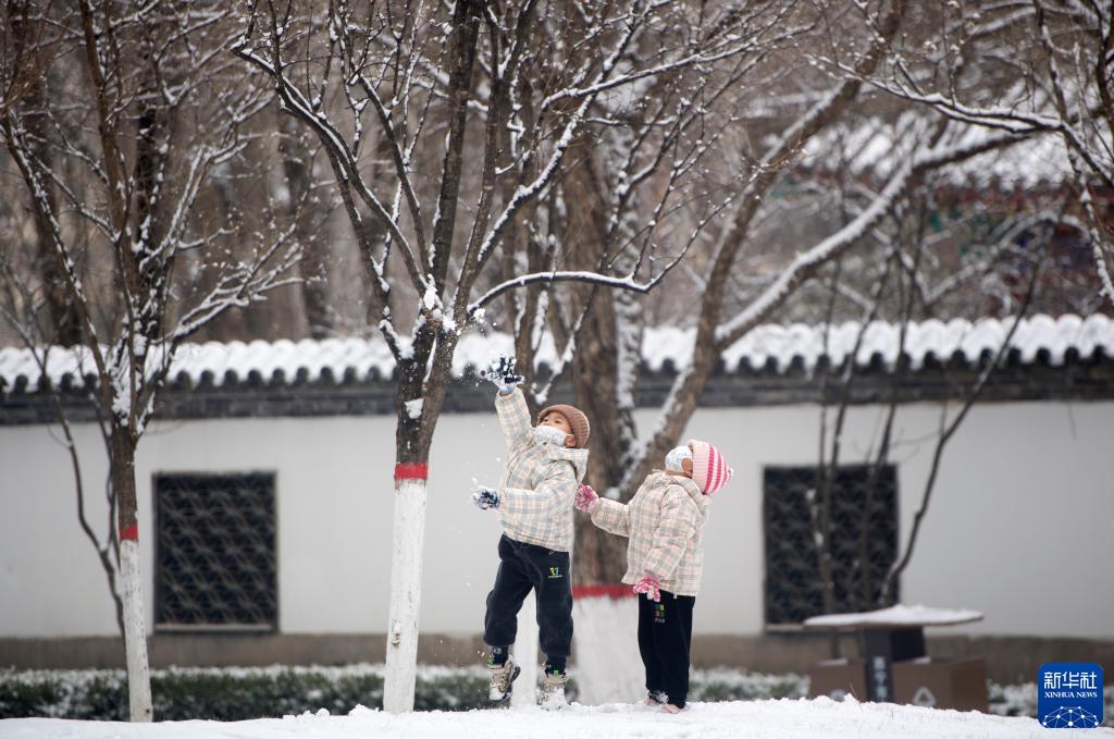 西宁迎来降雪