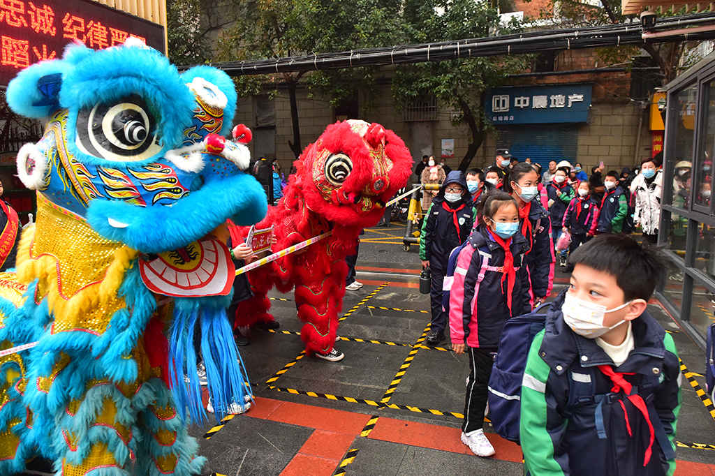 各地中小学幼儿园陆续开学 多彩活动开启新学期