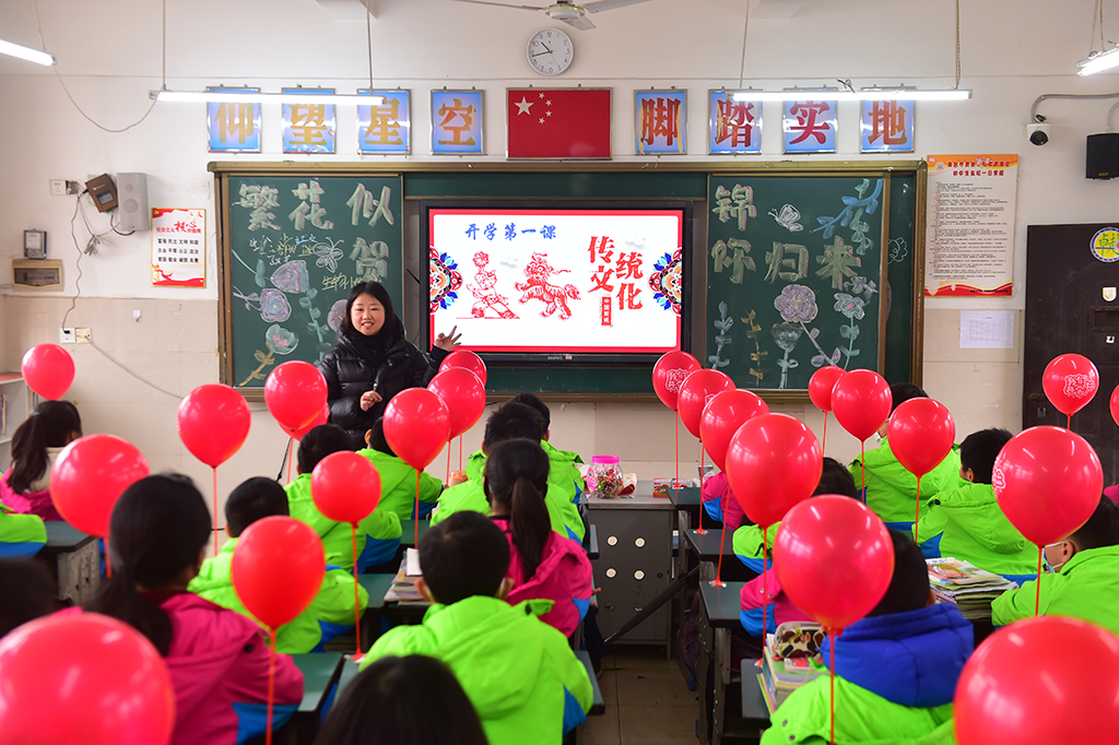 各地中小学幼儿园陆续开学 多彩活动开启新学期