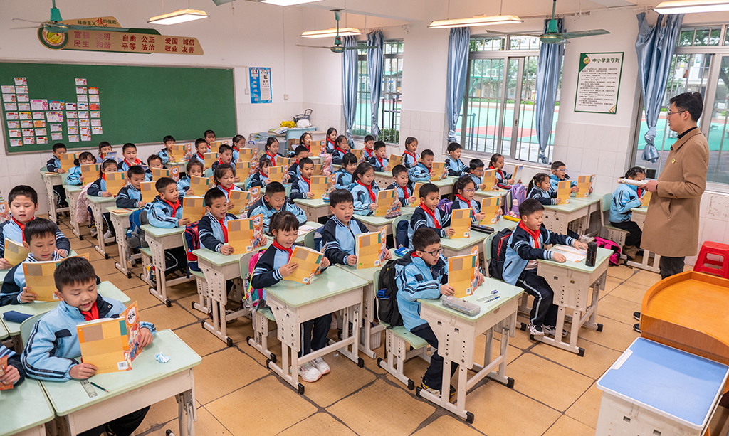 各地中小学幼儿园陆续开学 多彩活动开启新学期