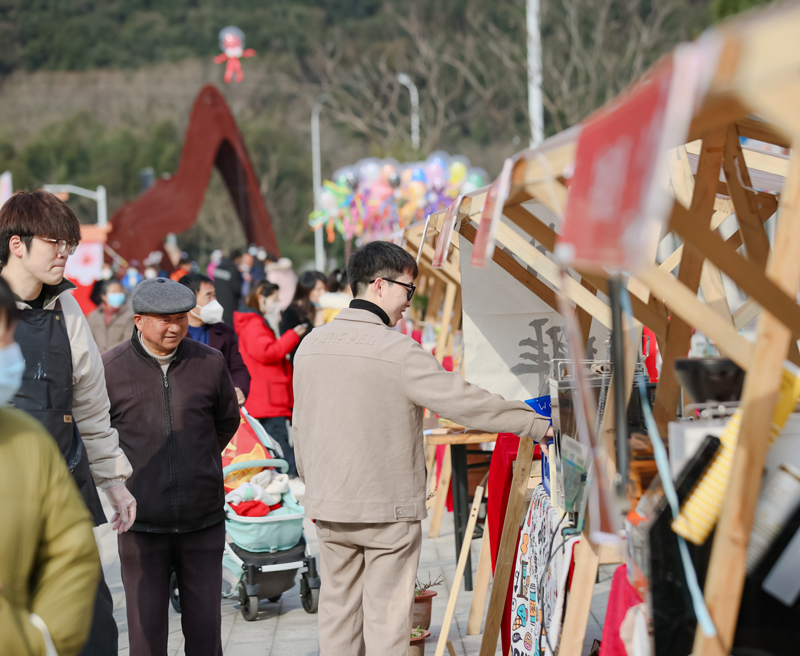 宁波北仑：第十七届九峰山梅花节开幕