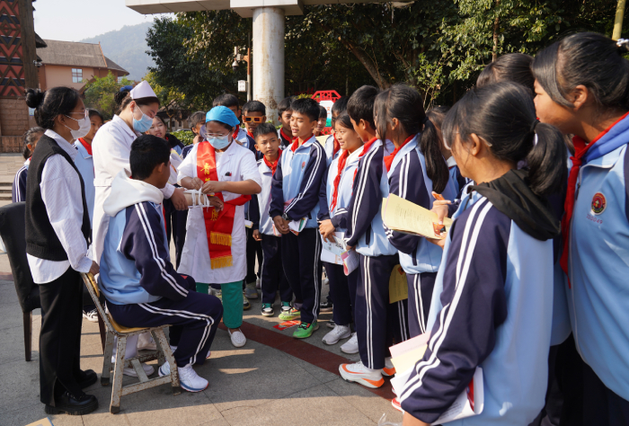 云南西盟县“3·5学雷锋纪念日”志愿服务活动启动