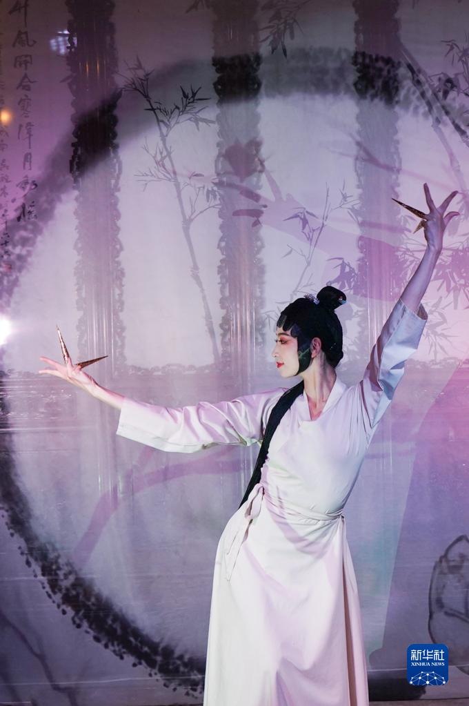 传统演艺点亮园林“夜游”