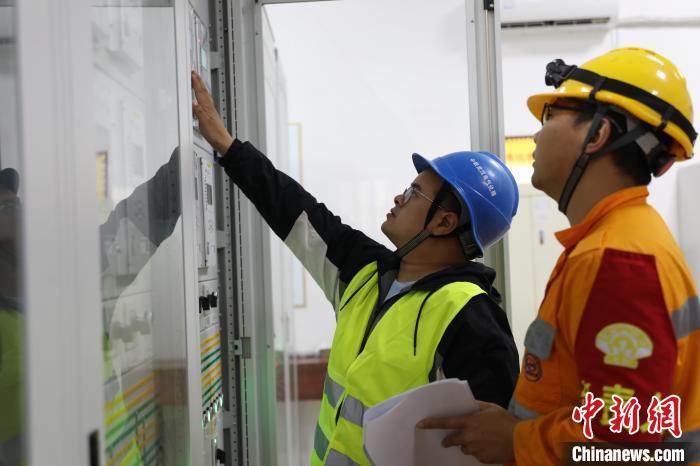 贵南高铁贵州段接触网“电通” 贵南高铁贵州段接触网“电通”